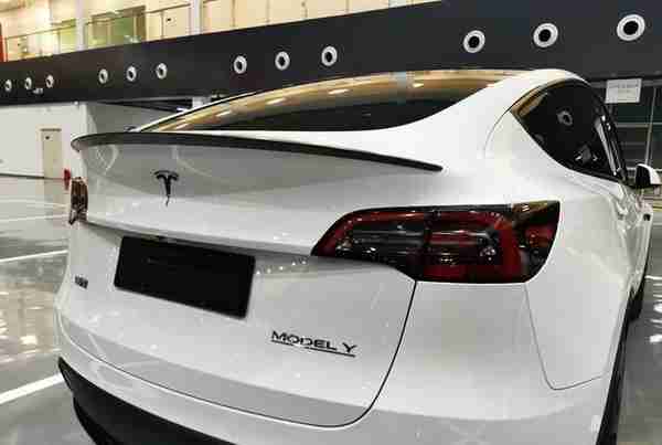 订车后连涨三次价的特斯拉Model Y Performance 高性能版提车记