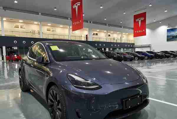 订车后连涨三次价的特斯拉Model Y Performance 高性能版提车记