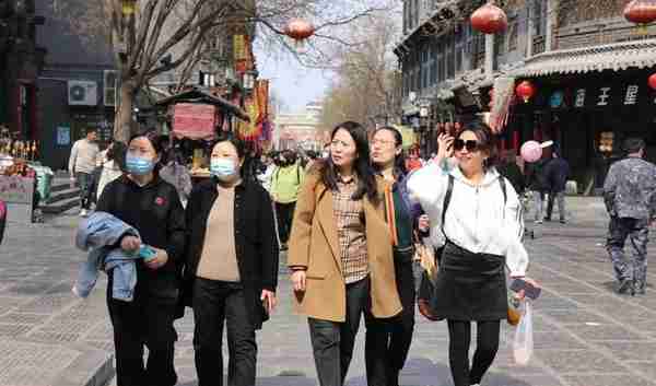 陌上花正盛，女神踏春来！中国银行滨州分行三八妇女节户外踏春