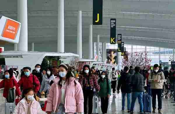 广东多个机场建设加速，白云机场三期今年计划完成投资百亿元