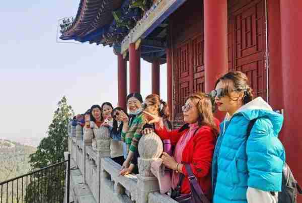 陌上花正盛，女神踏春来！中国银行滨州分行三八妇女节户外踏春