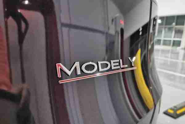 订车后连涨三次价的特斯拉Model Y Performance 高性能版提车记