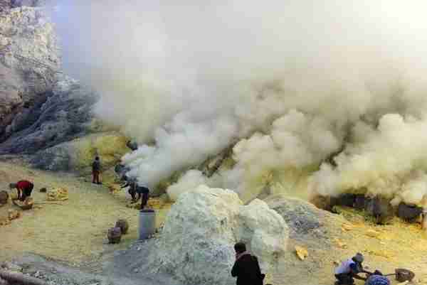 日本富士山近期或将爆发，日本沉没，我们应当接收难民吗？