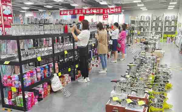 最后一天！北京上品折扣疯狂“甩货”，商家坦言实体店太难了