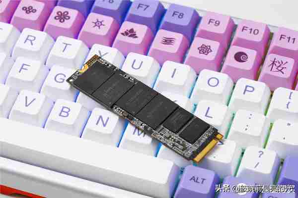 PCI-E3.0的旗舰性能？金士顿KC2500 固态硬盘开箱