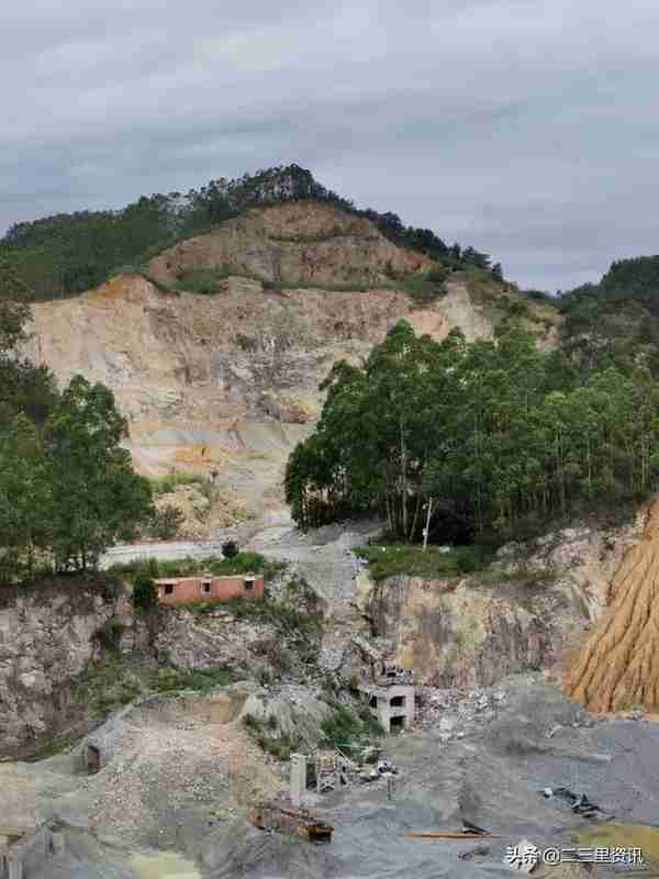 福建泉州磊秀石材涂岭矿山照证到期后仍开山采石，自规局监管后复耕复绿却难实施