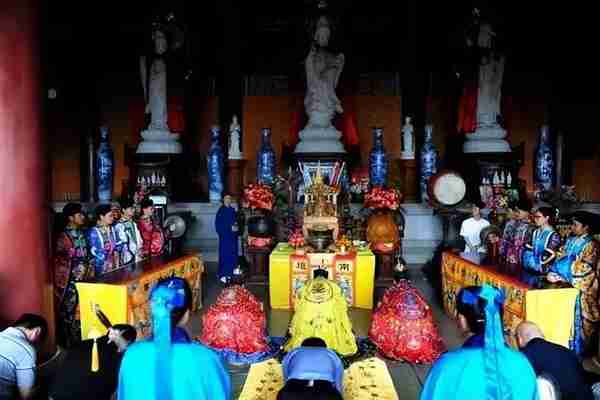 2019年，中国富二代在加拿大炫富被绑，调查发现其父亲是个道士