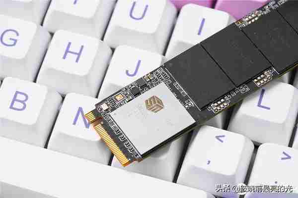 PCI-E3.0的旗舰性能？金士顿KC2500 固态硬盘开箱