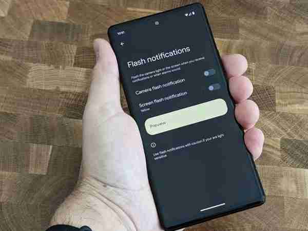 Android 14 将允许您使用相机和屏幕闪光灯进行通知