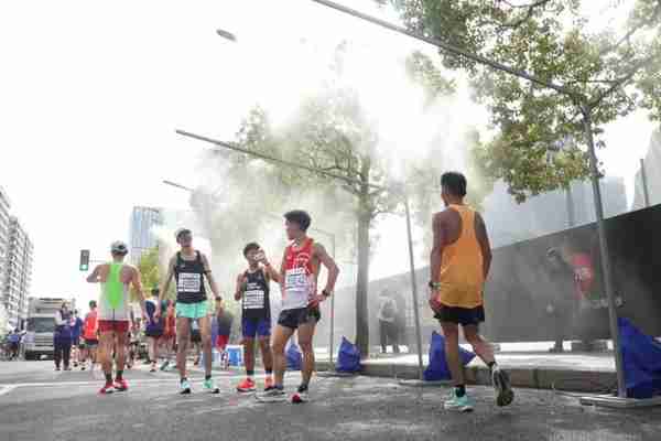 上海“半马”，浦东开跑！15000名跑者突破自我极限，用脚步丈量浦东发展成就