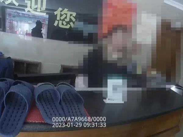 女子举报一浴场有“特殊服务”，警方调查后将其行拘，为啥？