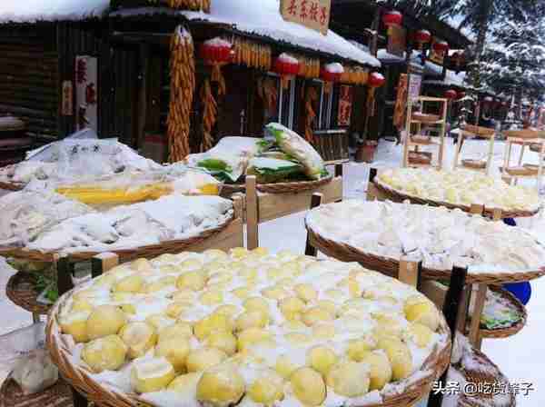 东北人雪天“晒”豆包，场面显得格外壮观，南方人：这波操作硬核